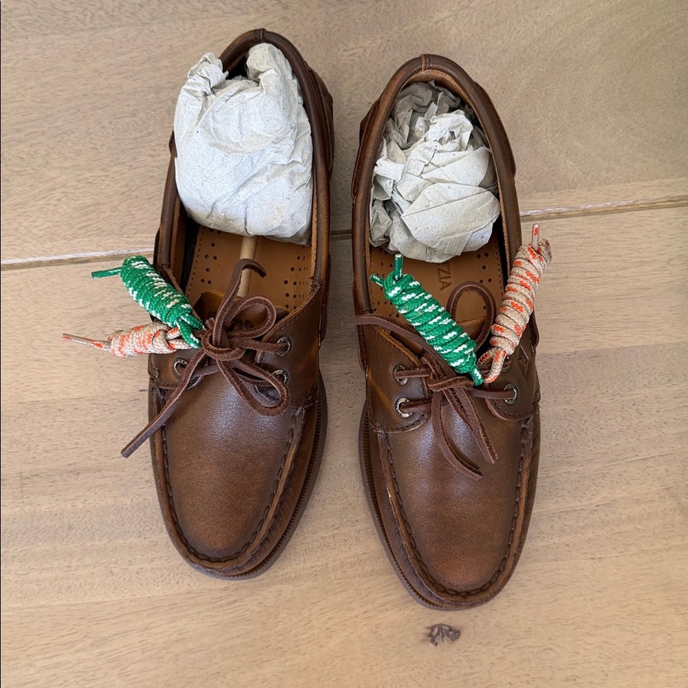 Sperry/Aritzia Distressed Brown Leather Boat Shoes w/ Green & Orange Rope Laces